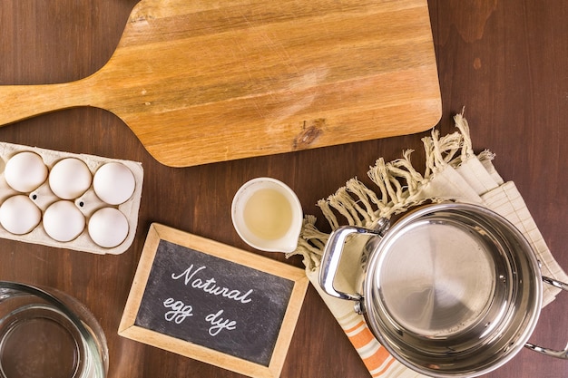 Stół zastawiony domowymi potrawami